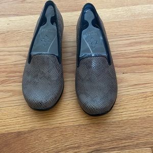 Dansko Olivia Clog in gray snake, women’s size 39